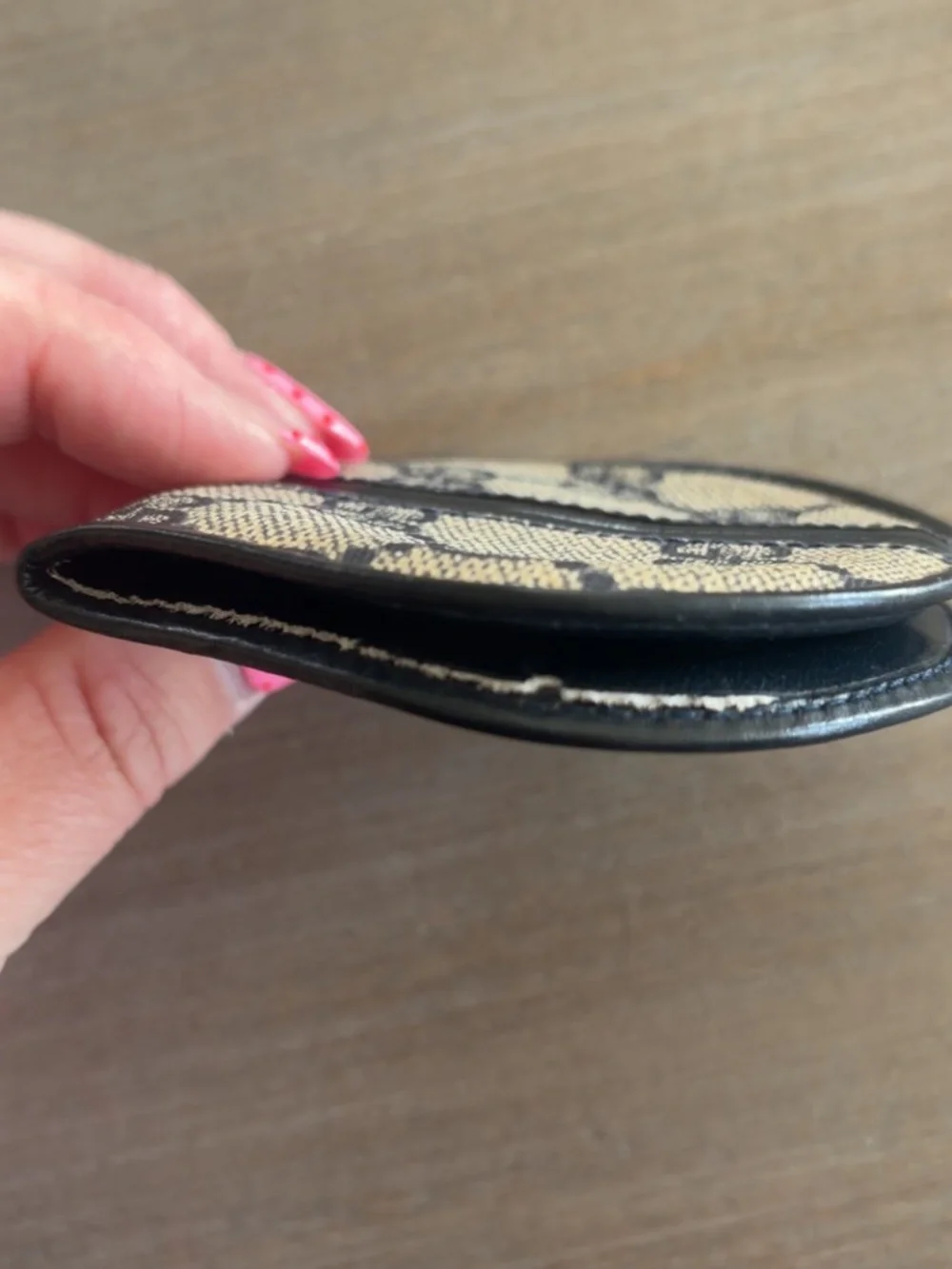 Gucci Beige and Black GG Monogram Coin Case - Picture 8 of 8